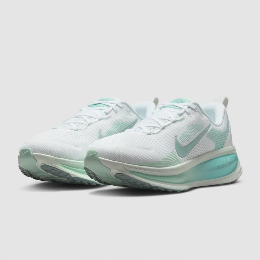 Nike Vomero 18 Women’s Running Shoes Size 8